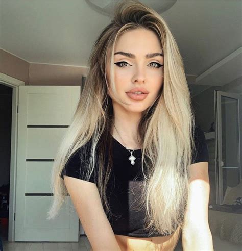 Compliment her. Most of the Russian women really enjoy when you are paying her compliments and notice little things about her. She would be really impressed if ...